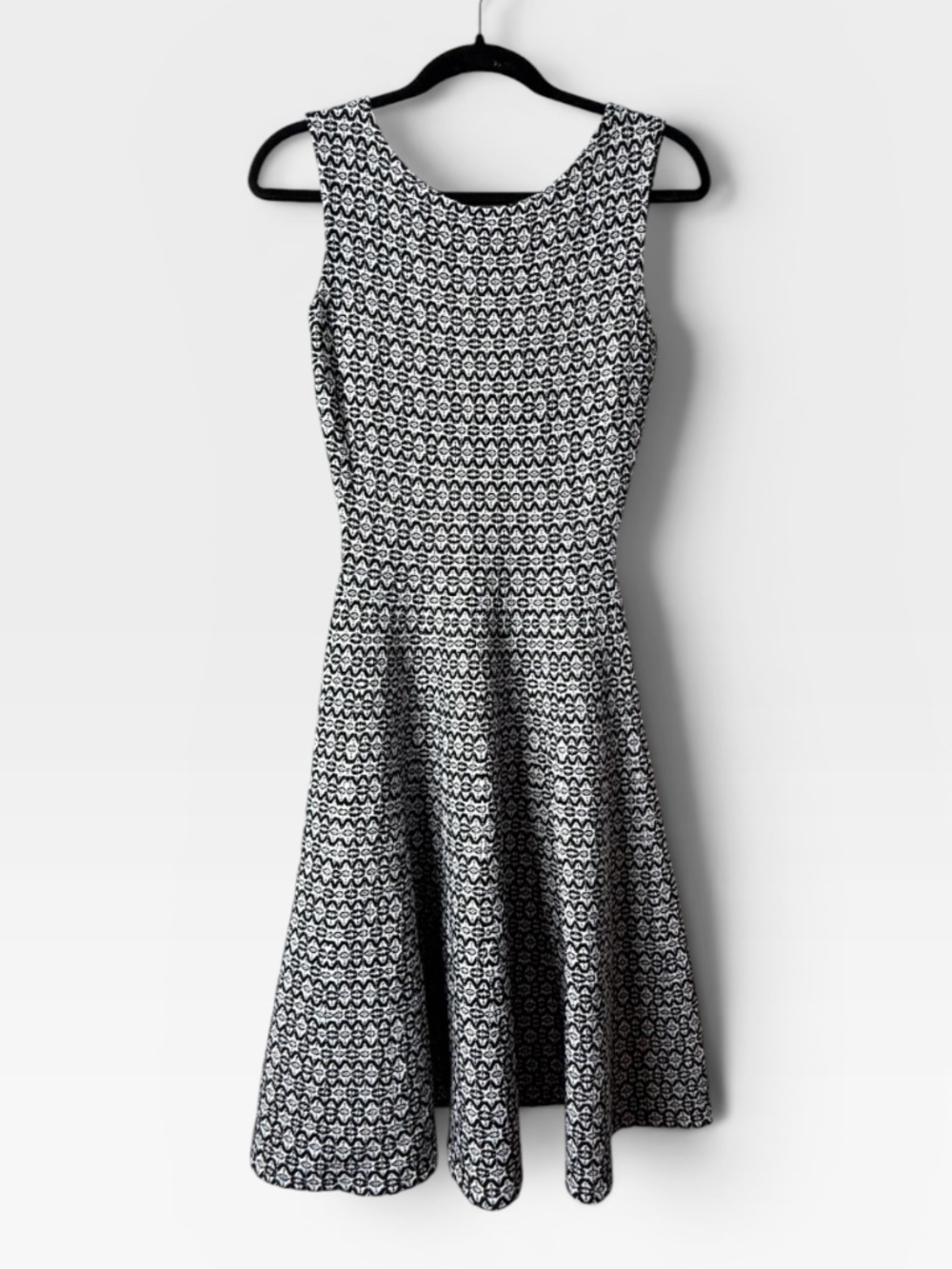 Milly Black and White Dress Size Small Sleeveless Midi (R)